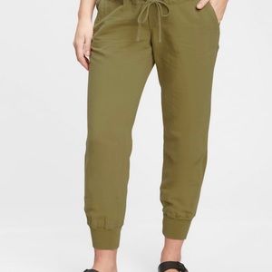 GAP Maternity Full Panel Ribbed Joggers